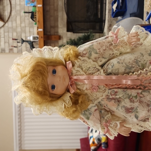 Dolls - Picture 1 of 3
